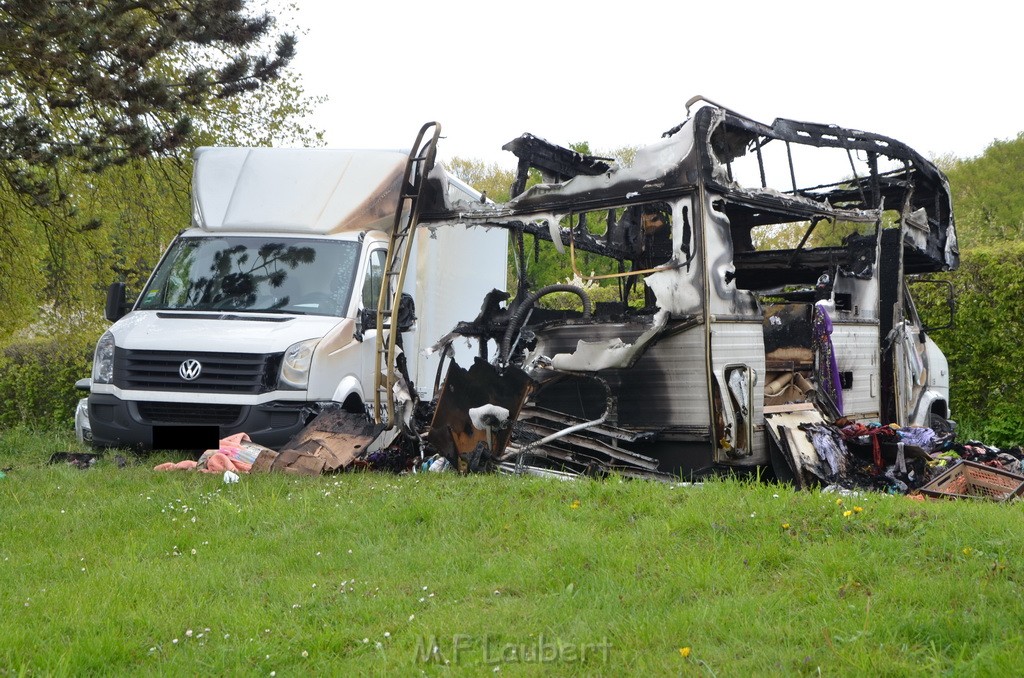 Wohnmobil ausgebrannt Koeln Porz Linder Mauspfad P161.JPG - Miklos Laubert